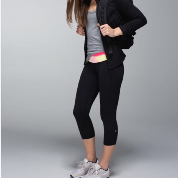 Lululemon Wunder Under Crop *Full-On Luon Black / Su14 Quilt 12 -Size 4 - Picture 1 of 12